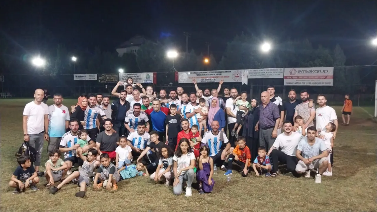 Haber:  Uzuncaorman Muhtarlığı Namağlup Çeyrek finalde - Öne Çıkan