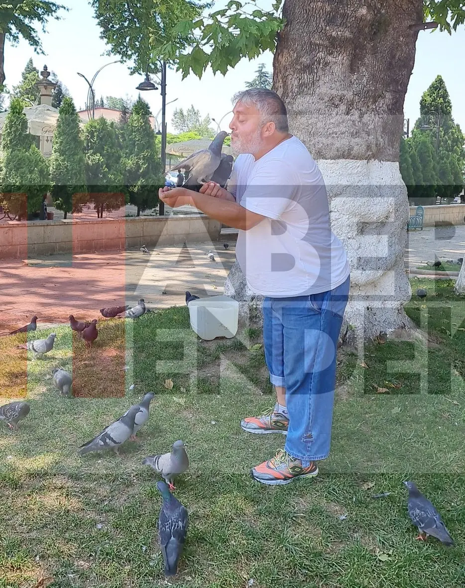 Haber: Amigo Fatih Güvercinleri elleriyle besliyor - Galeri-2