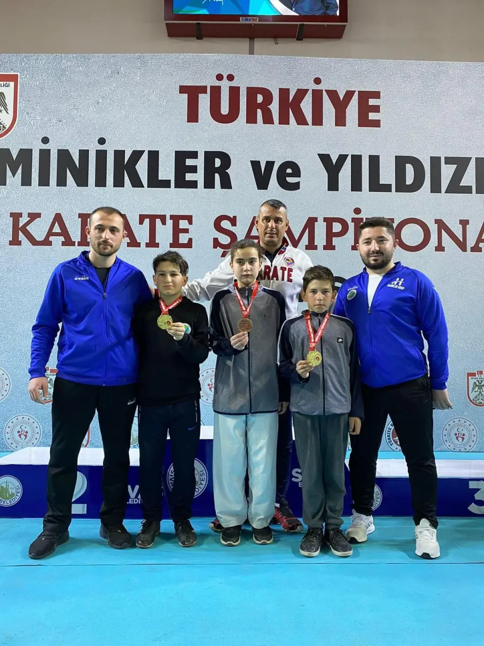 Haber: Hendekli karateciler madalyaya kilitlendi - Öne Çıkan