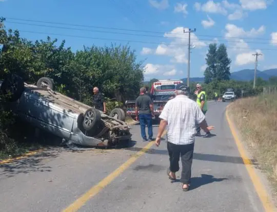 Haber: Viraja sert giren otomobil takla attı - Öne Çıkan
