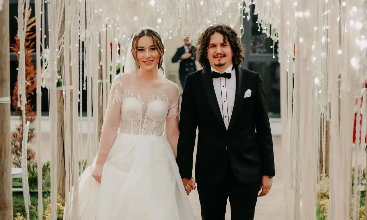 Haber: İrem Ve Hamit Rüya Gibi Bir Düğünle Dünya Evine Girdi - Öne Çıkan