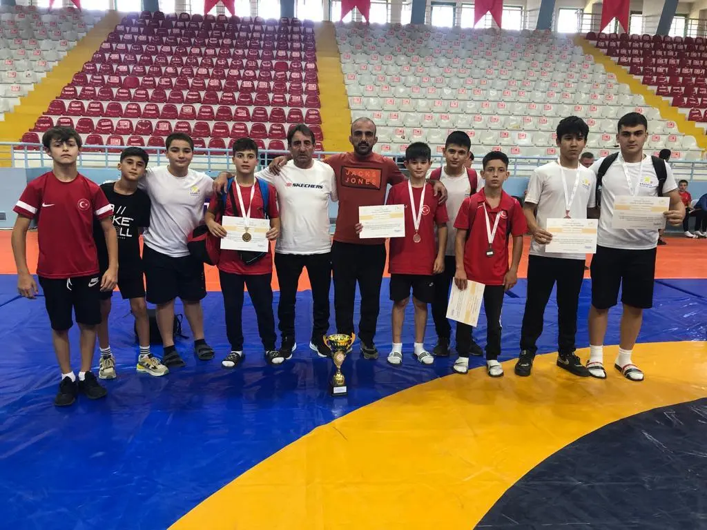 Haber: ANA LİG GÜREŞ TÜRKİYE ŞAMPİYONU HENDEK OLİMPİK SPOR KULÜBÜ - Öne Çıkan