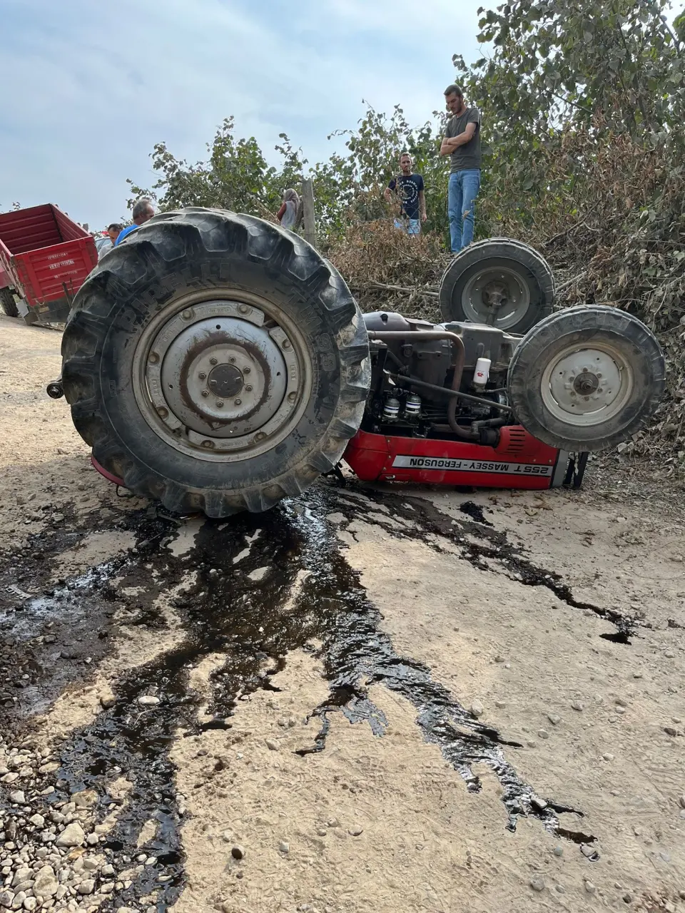 Haber: Traktör devrildi bir kişi yaralandı - Öne Çıkan