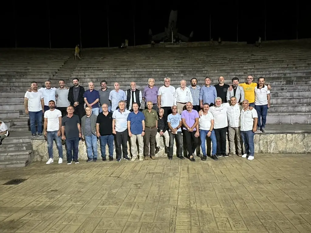 Haber: Hendekspor'un geçmiş yönetici ve futbolcuları Bayraktepe'de Buluştu - Öne Çıkan