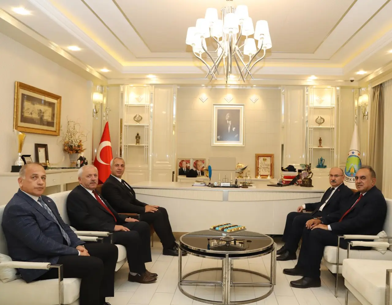 Haber: Vali Karadeniz Hendek Belediyesi'ni Ziyaret Etti - Öne Çıkan