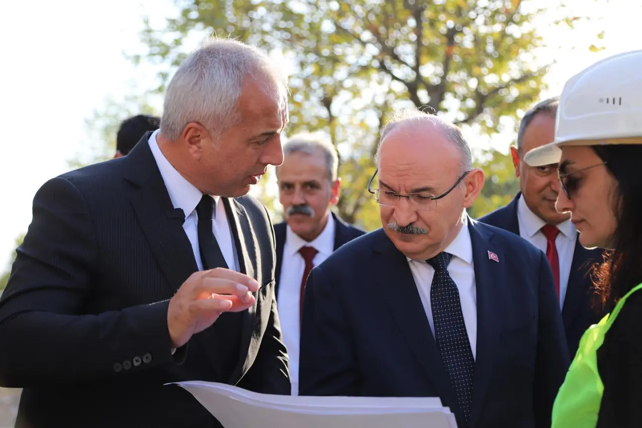 Haber: Vali Karadeniz Hendek Belediyesi'ni Ziyaret Etti - Galeri-1