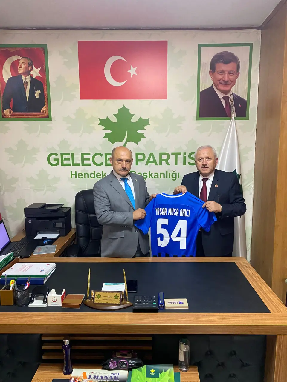 Haber: Bahadır'dan İlçe Başkanlarına Hendekspor forması - Galeri-5