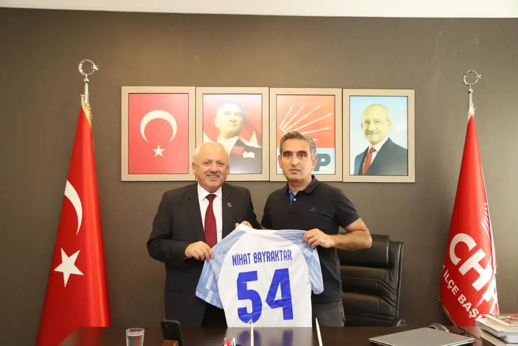 Haber: Bahadır'dan İlçe Başkanlarına Hendekspor forması - Galeri-2