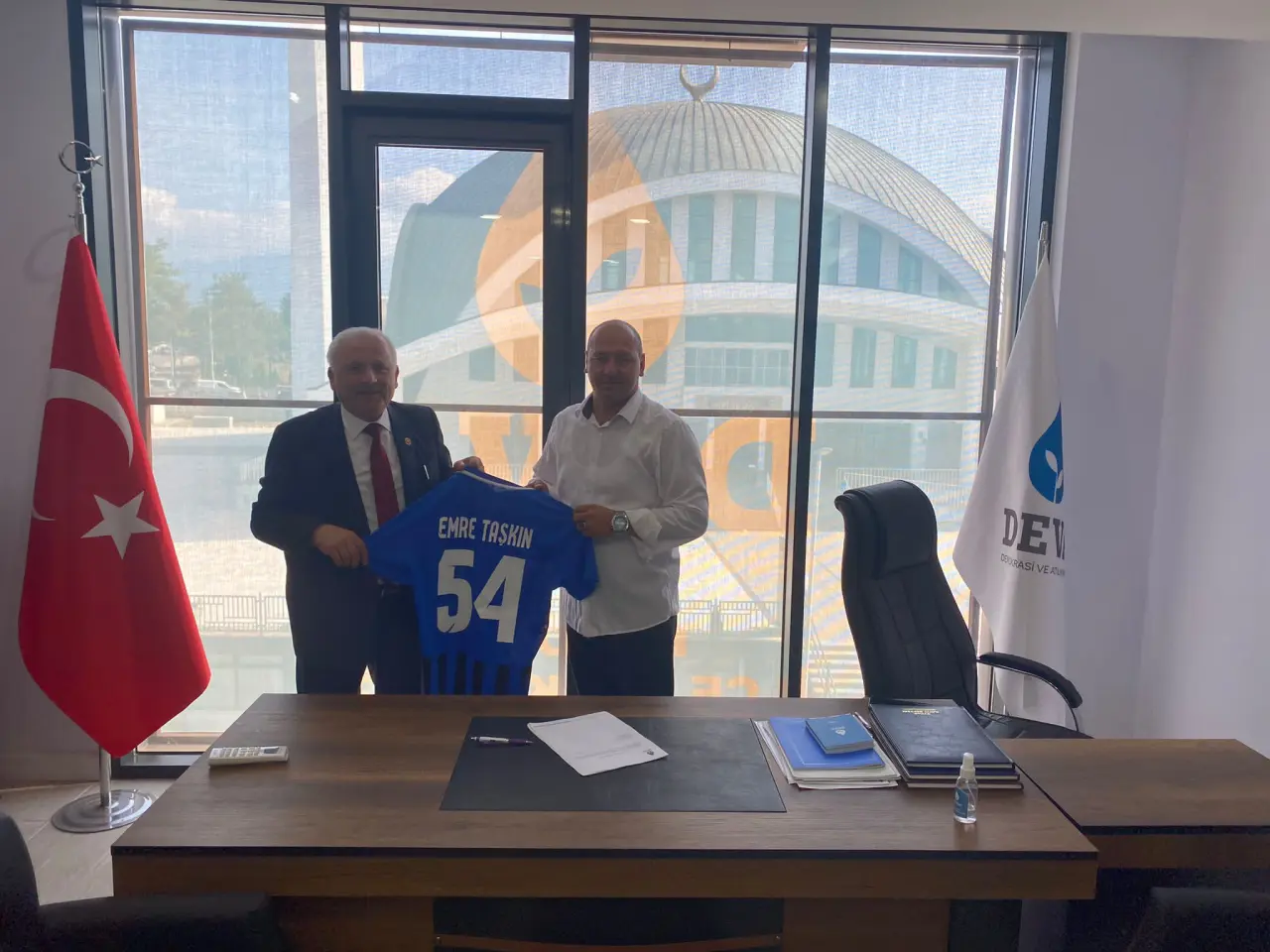 Haber: Bahadır'dan İlçe Başkanlarına Hendekspor forması - Galeri-6