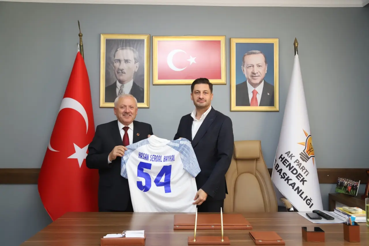 Haber: Bahadır'dan İlçe Başkanlarına Hendekspor forması - Galeri-1