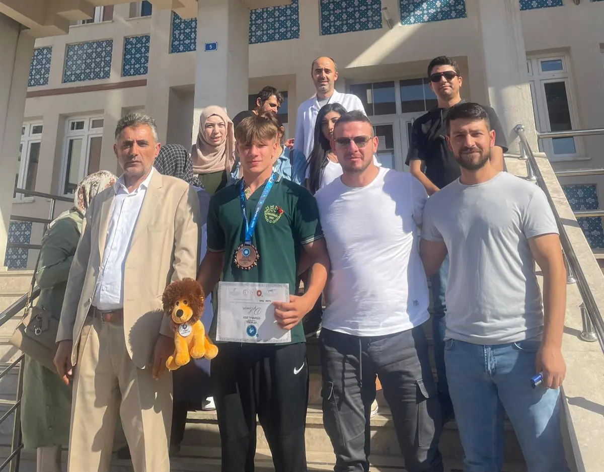 Haber: Öğrencimizden Tarihi Başarı - Öne Çıkan