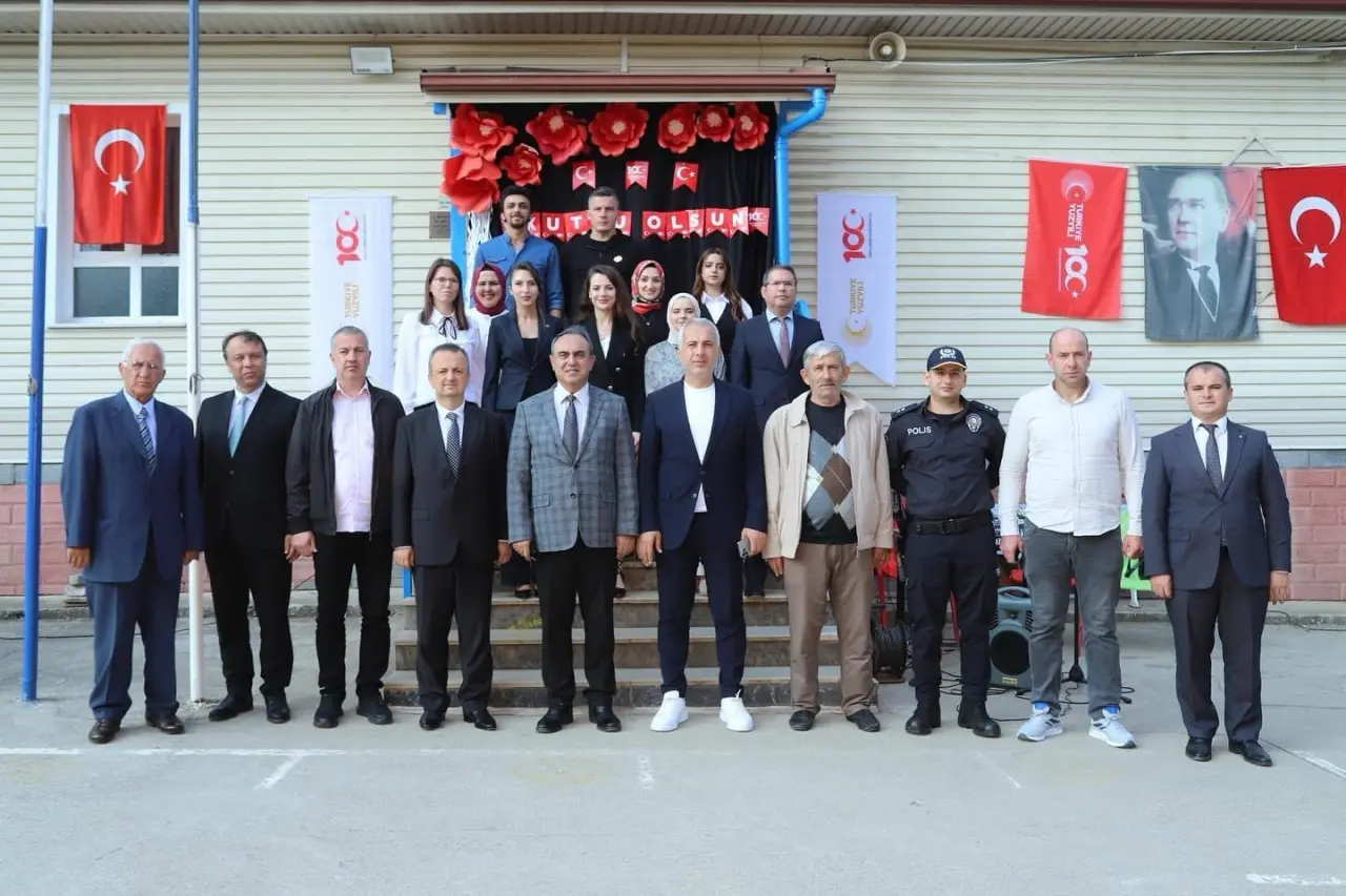 Haber: Beylice Ortaokulunda Cumhuriyetin 100. Yılı Coşkusu - Galeri-1