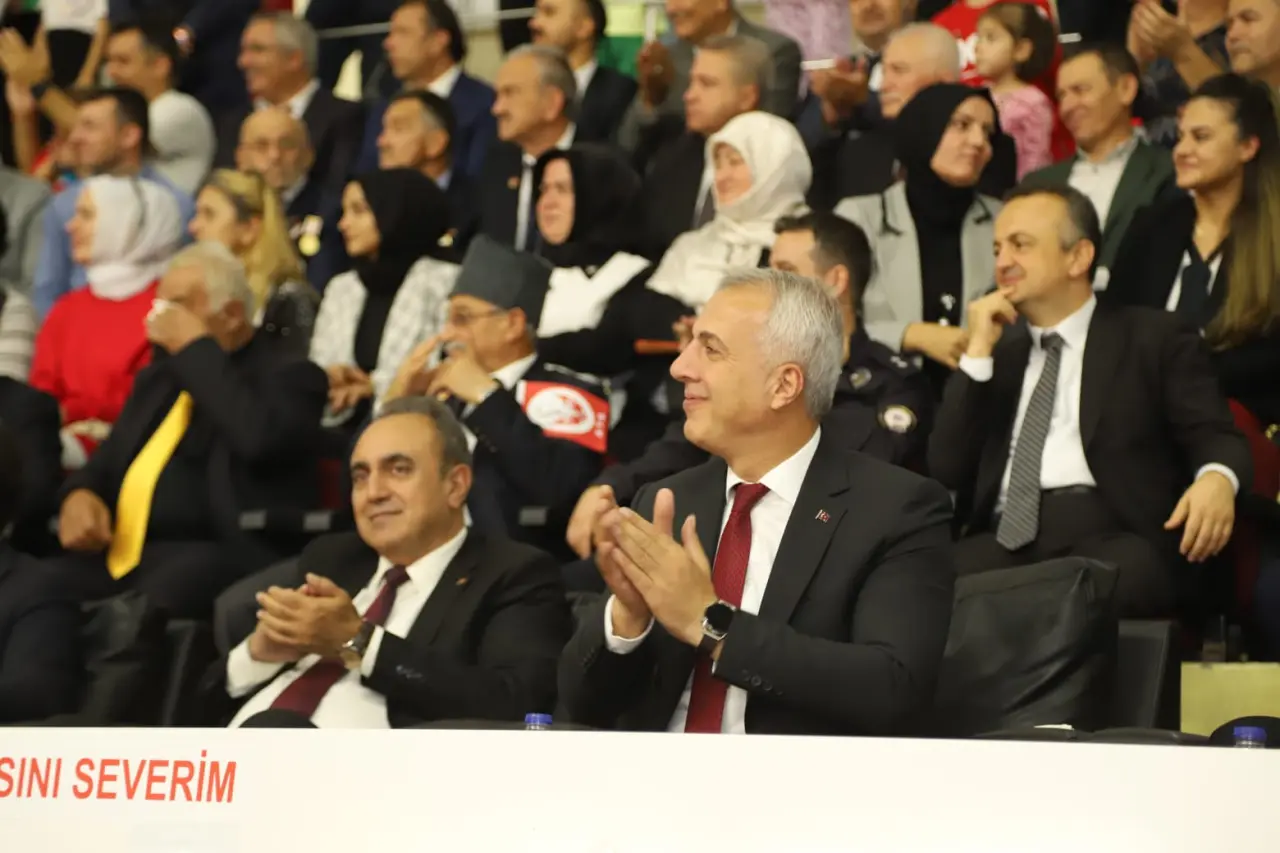 Haber: CUMHURİYETİN 100. YILI HENDEK’TE COŞKUYLA KUTLANDI - Galeri-2