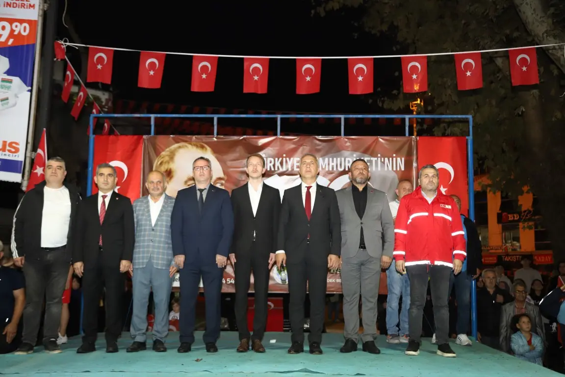 Haber: CUMHURİYETİN 100. YILINDA HENDEK’TE FENER ALAYI ÇOSKUSU - Galeri-2