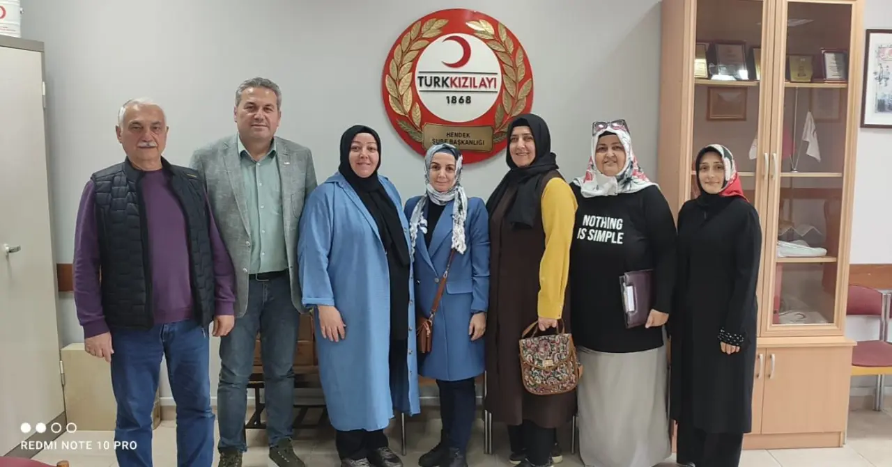 Haber: Yeniden Refah Kadın Kollarından Kızılay Ziyareti - Öne Çıkan
