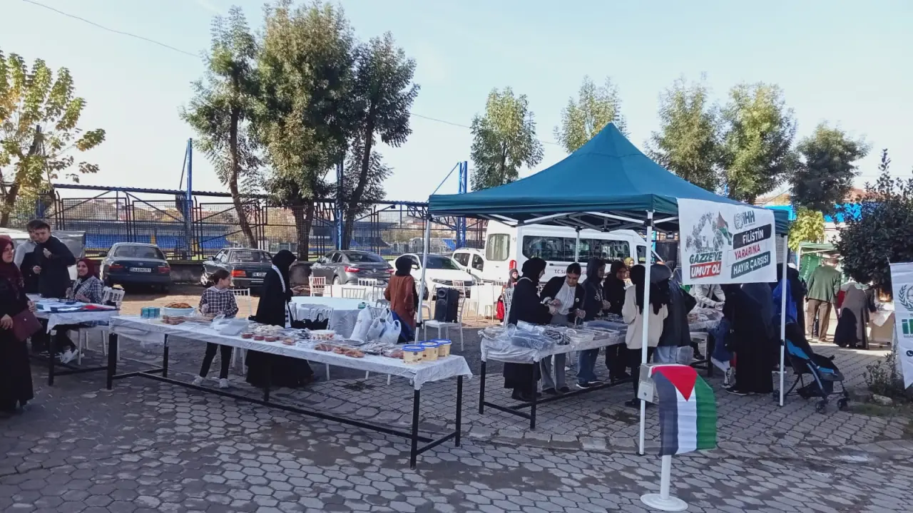 Haber: Hendek’te, Filistin yararına Hayır Çarşısı açıldı - Galeri-1