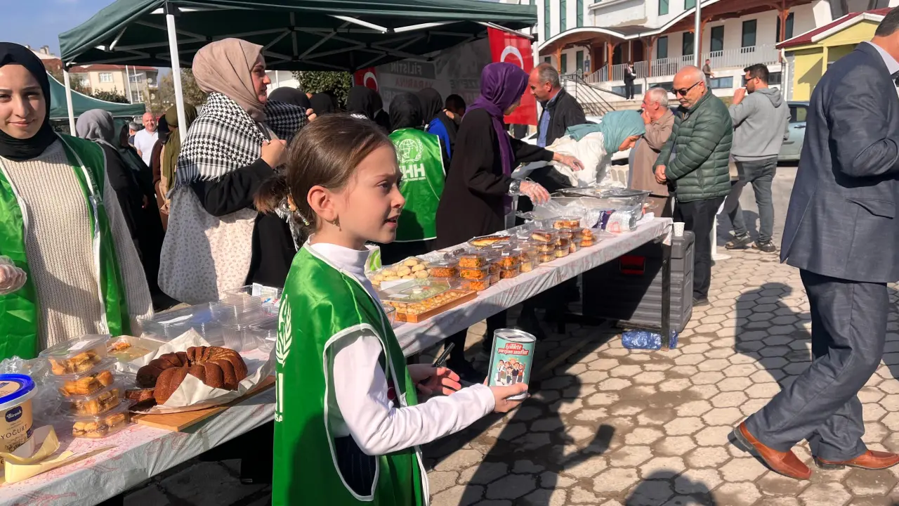 Haber: İHH Hendek Kadın Kolları ile Üniversiteli gençler, Filistin yararına kermes düzenledi - Galeri-3