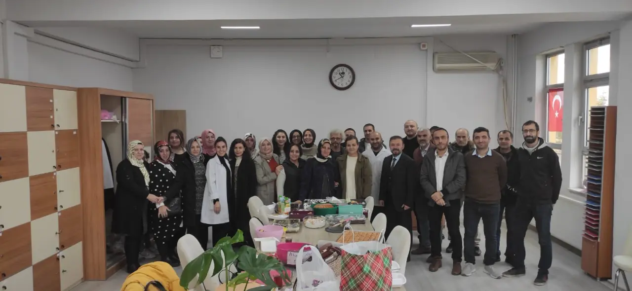 Haber: Gaffar Okkan Ortaokulu Öğretmenler gününü kutladı - Öne Çıkan