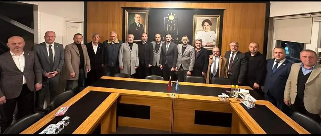 Haber: İyi Parti İl ve ilçe Başkanları Dikbayır'ı istifaya çağırdı - Öne Çıkan