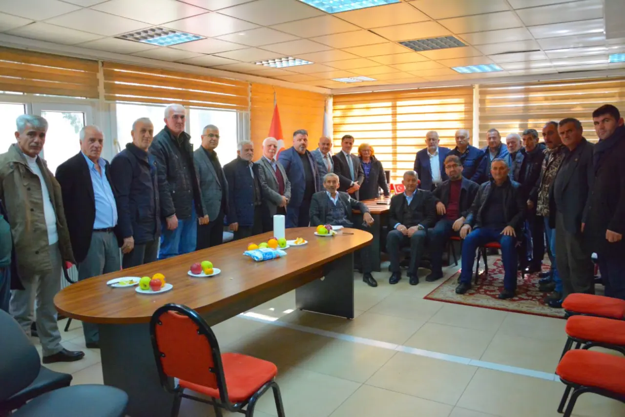 Haber: Sofu’dan Muhtarlar Derneği Ve Esnaf Odasına Ziyaret - Öne Çıkan