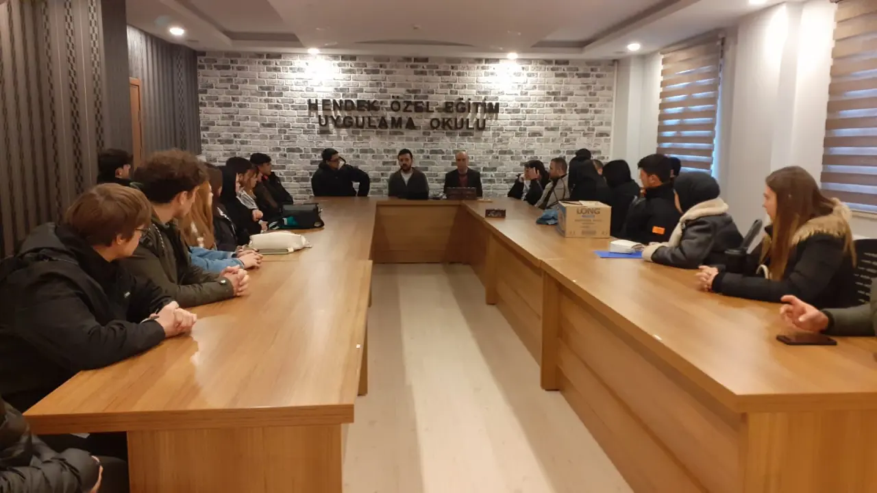 Haber: Hendek MYO'dan Özel Okula ziyaret - Galeri-1