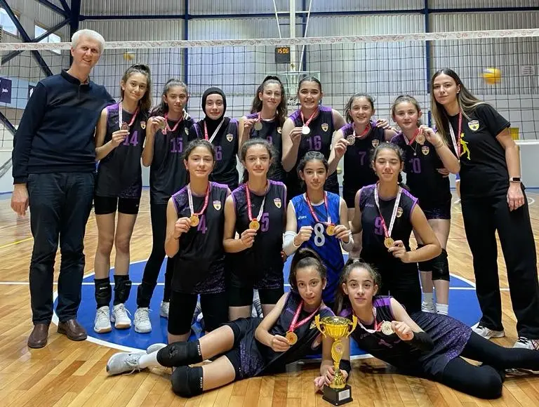 Haber: Şehit Mahmutbey Voleybol ve Futbolun Şampiyonu - Galeri-1