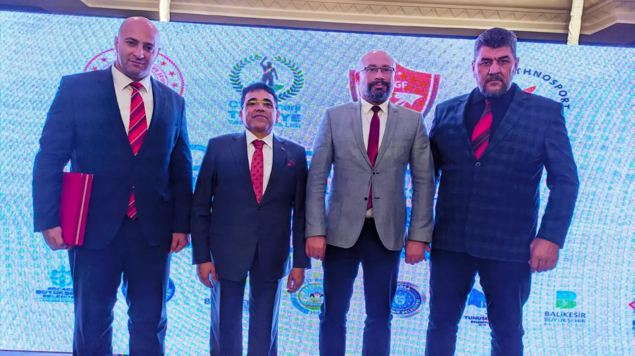 Haber: Hendekli Başpehlivan Kavakçı'ya Anlamlı Plaket - Öne Çıkan