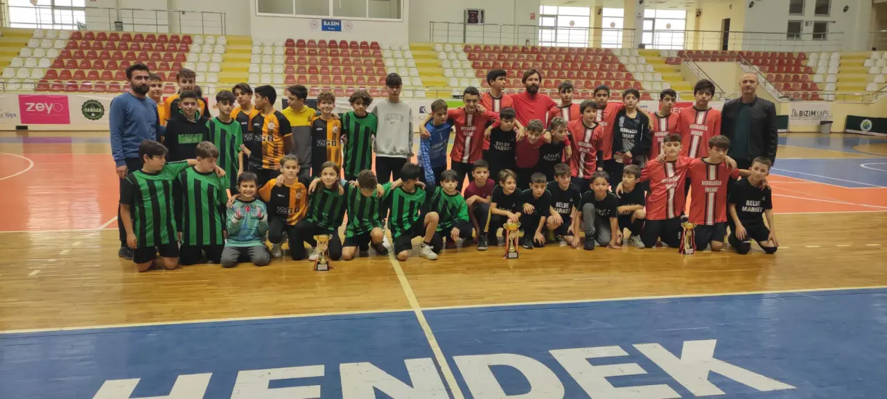 Haber: Okul Sporları Küçük ve Yıldız Futsal ilçe birinciliği sona erdi - Öne Çıkan