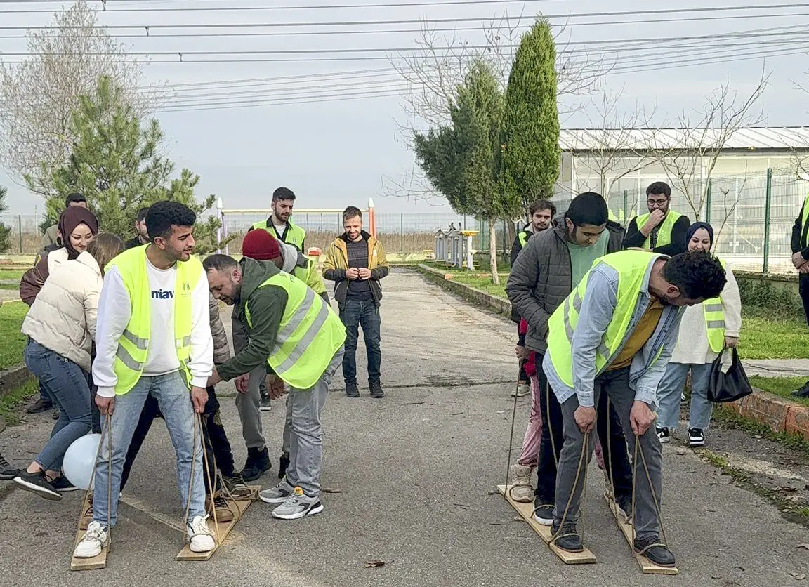 Haber: Hendek MYO okullarla faaliyetlerini sürdürüyor - Galeri-1
