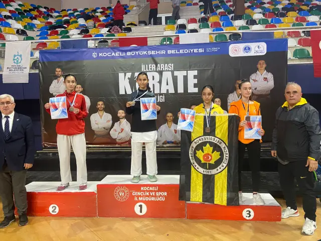 Hendek Belediyesi Karate Takımından 9 Madalya