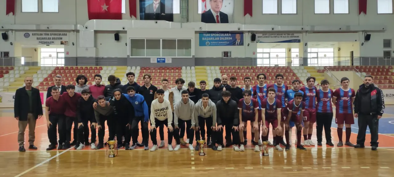Haber: Futsalda Atike hanım Anadolu ve Hendek Anadolu lisesi  birinci oldular. - Öne Çıkan