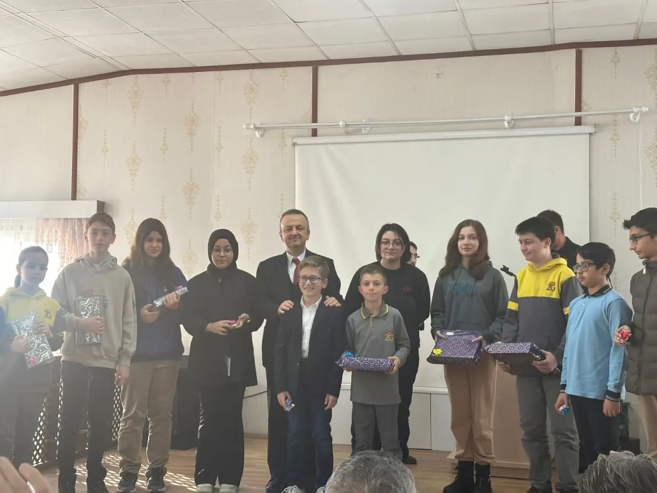 Haber: İNGİLİZCE BECERİ YARIŞMASININ ÖDÜLLERİ SAHİPLERİNİ BULDU ! - Galeri-3