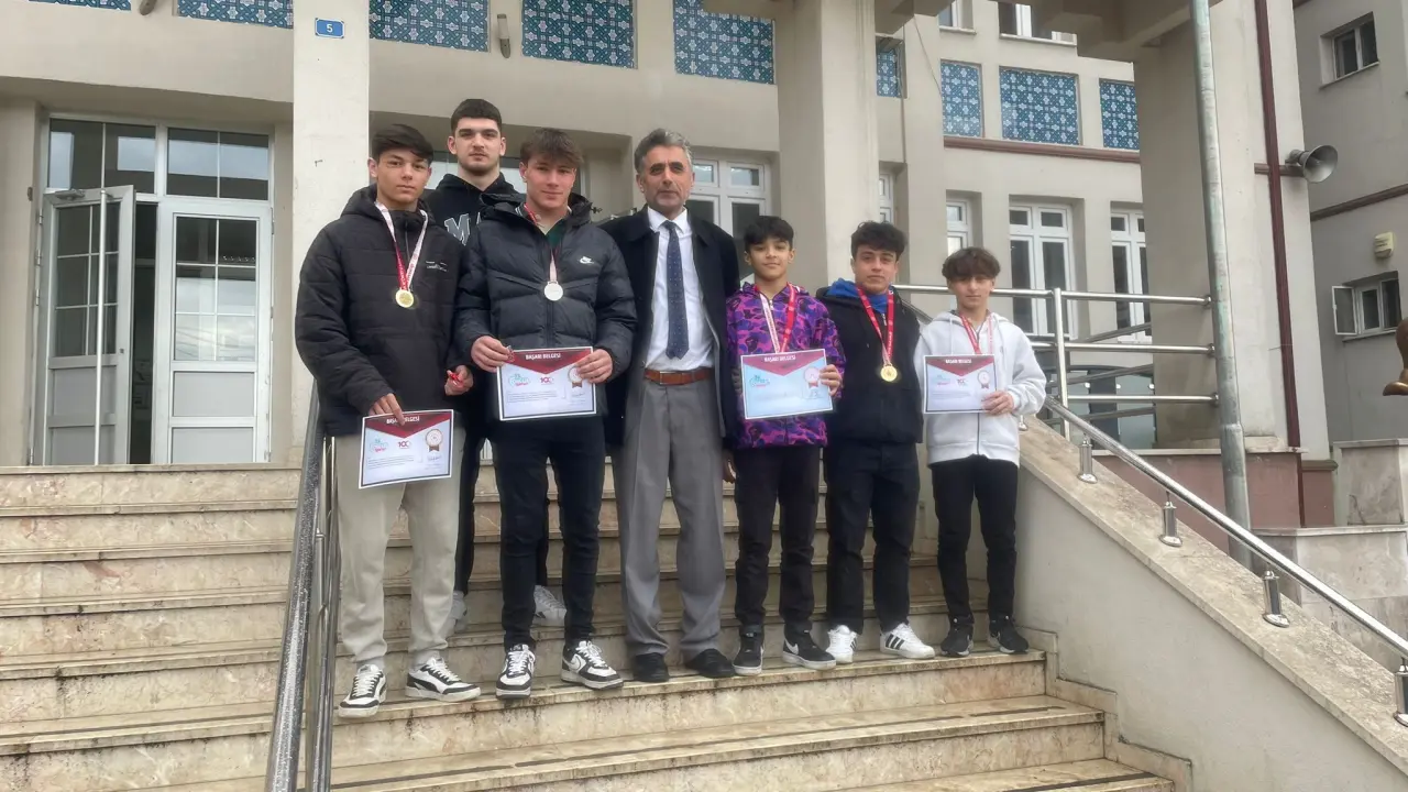 Haber: Hendek Osmangazi MTAL Türkiye Üçüncüsü Oldu - Öne Çıkan