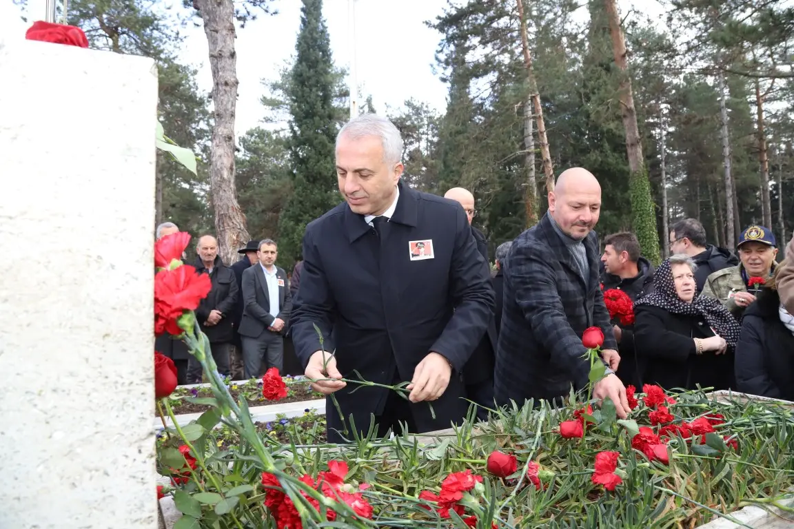 Haber: Şehit Ali Gaffar Okkan Hendek’te Mezarı Başında Anıldı - Galeri-1