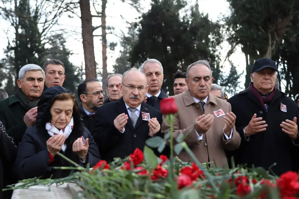 Haber: Şehit Ali Gaffar Okkan Hendek’te Mezarı Başında Anıldı - Öne Çıkan