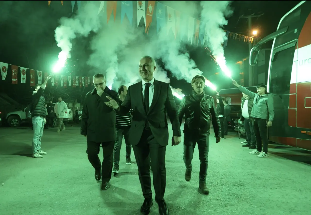 Haber: Babaoğlu, Seçim irtibat bürolarında coşkuyla karşılandı - Öne Çıkan