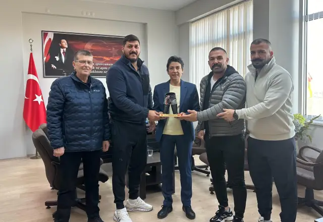 BAŞPEHLİVAN ÖĞRENCİLERDEN DEKANLIĞA ZİYARET
