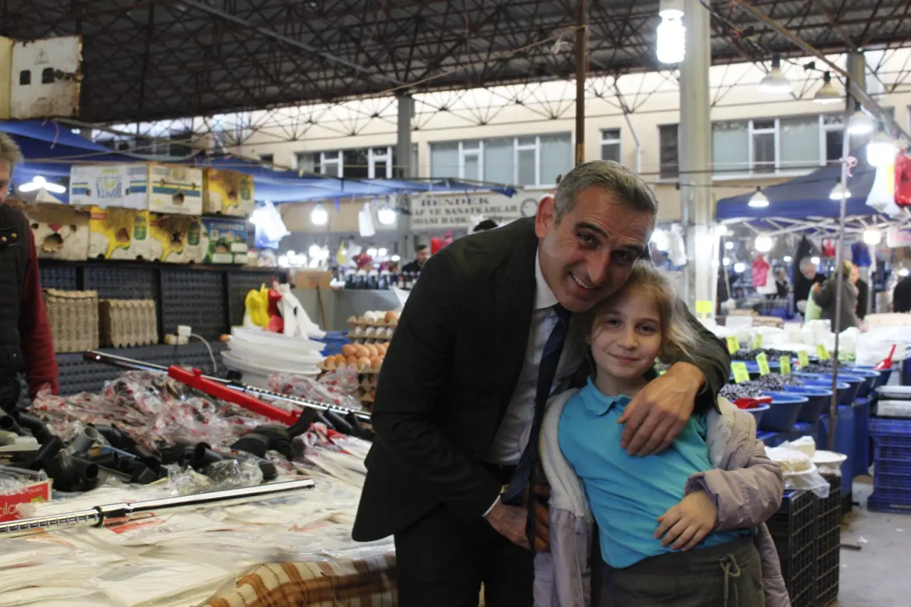 Haber: Bayraktar, Vatandaşlar ve Pazarcı Esnafı ile Bir Araya geldi  - Galeri-2