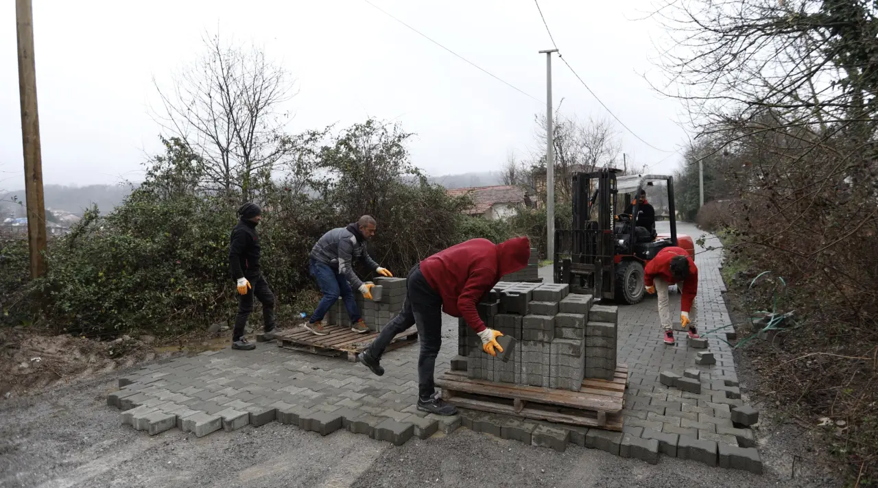 Haber: HENDEK BELEDİYESİ EKİPLERİ YAĞMUR ÇAMUR HIZ KESMİYOR - Galeri-1