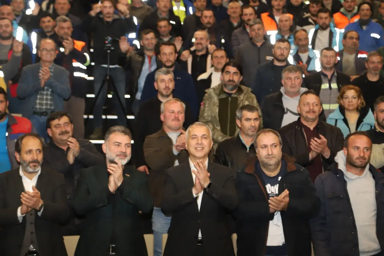 Haber: BAŞKAN BABAOĞLU, BELEDİYE ÇALIŞANLARI İÇİN YÜZDE 90 MAAŞ ARTIŞINA İMZA ATTI - Galeri-2