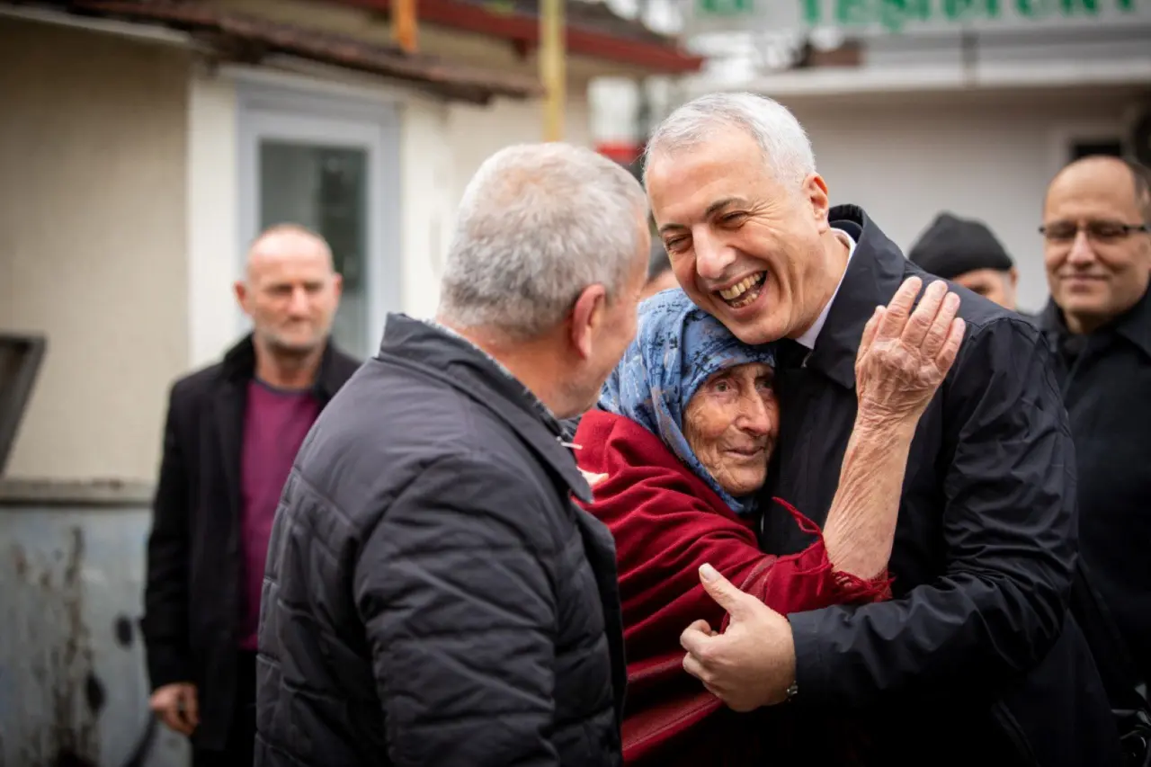 Haber: Başkan Babaoğlu'nun Yeşilyurt Ziyareti Sevgi Seline Dönüştü - Öne Çıkan