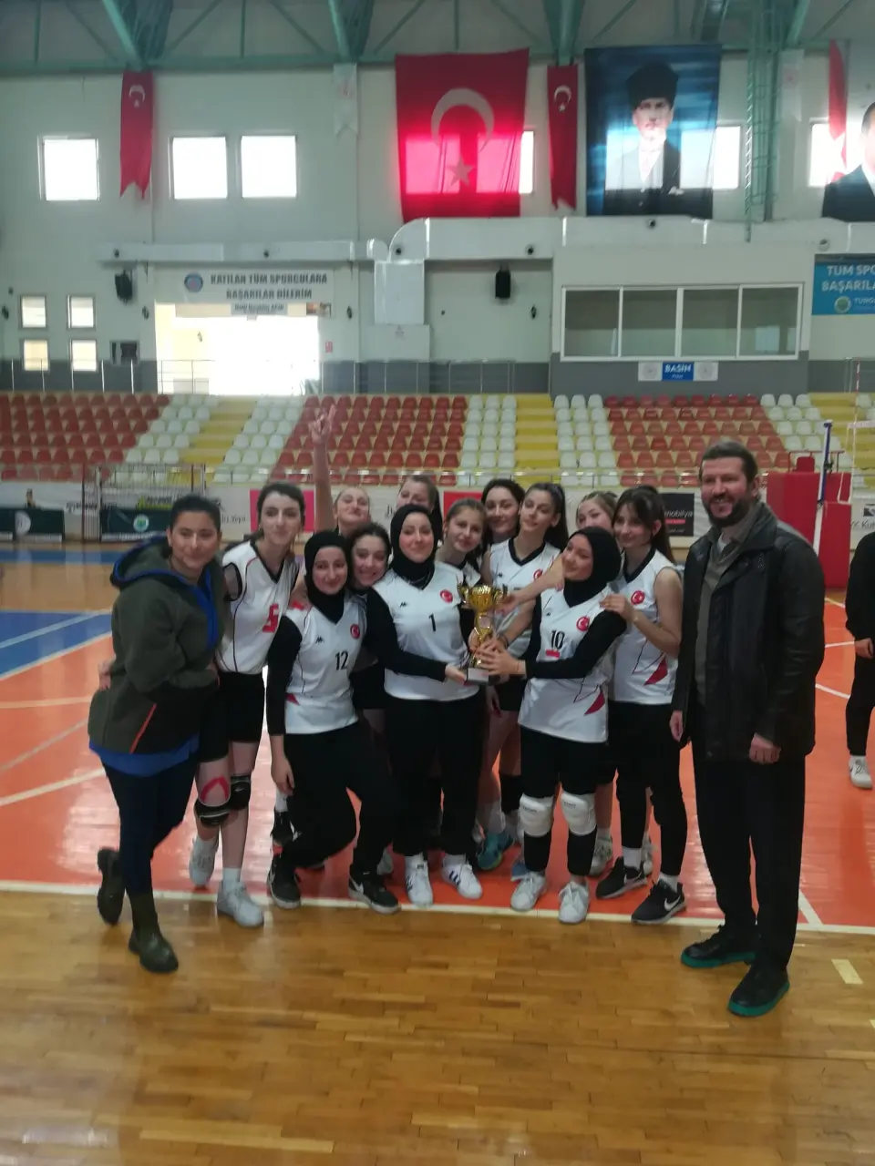 Haber: Genç Kızlar Voleybol şampiyonu belli oldu - Galeri-3