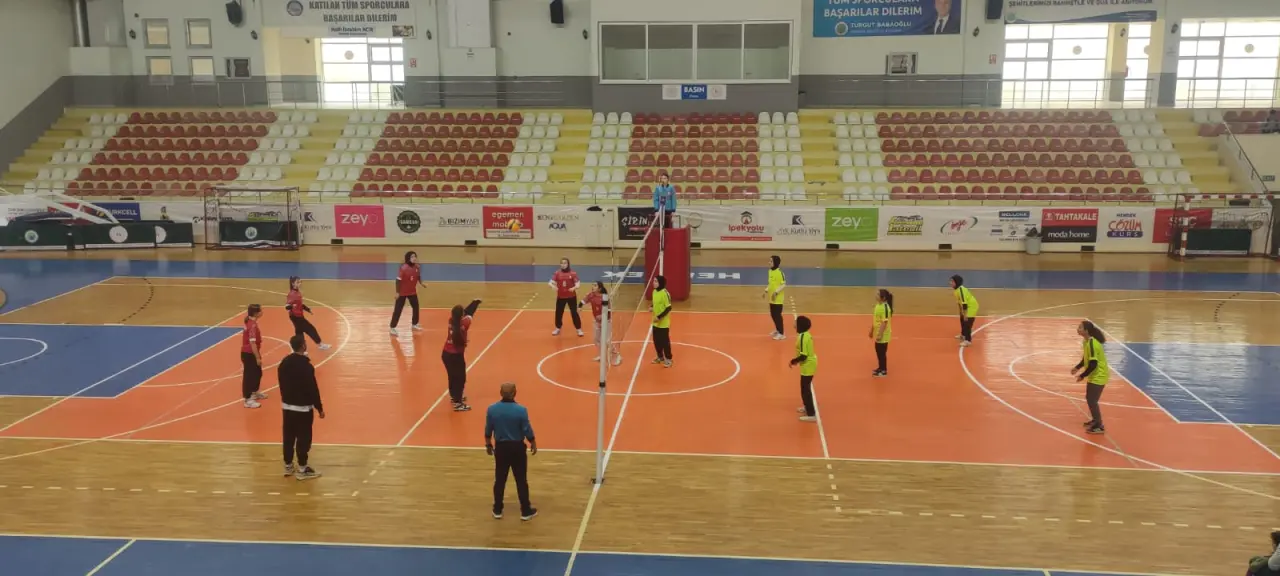 Haber: Yıldız  Kızlar Valeybol İlçe Birinciliği Müsabakaları başladı - Öne Çıkan