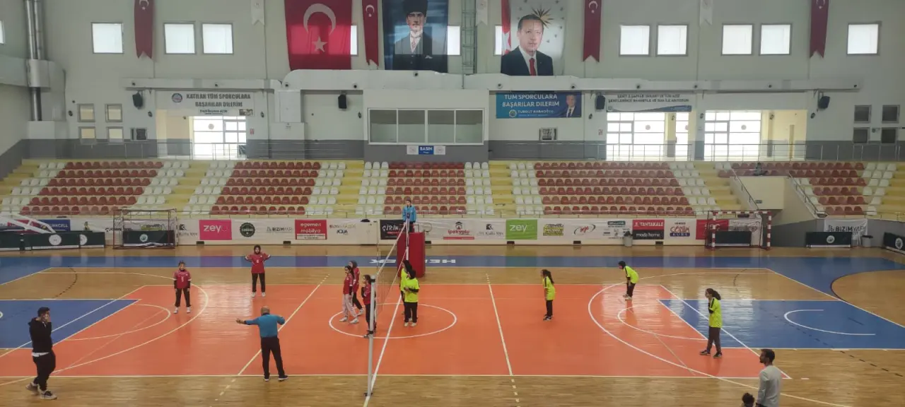 Haber: Yıldız  Kızlar Valeybol İlçe Birinciliği Müsabakaları başladı - Galeri-5