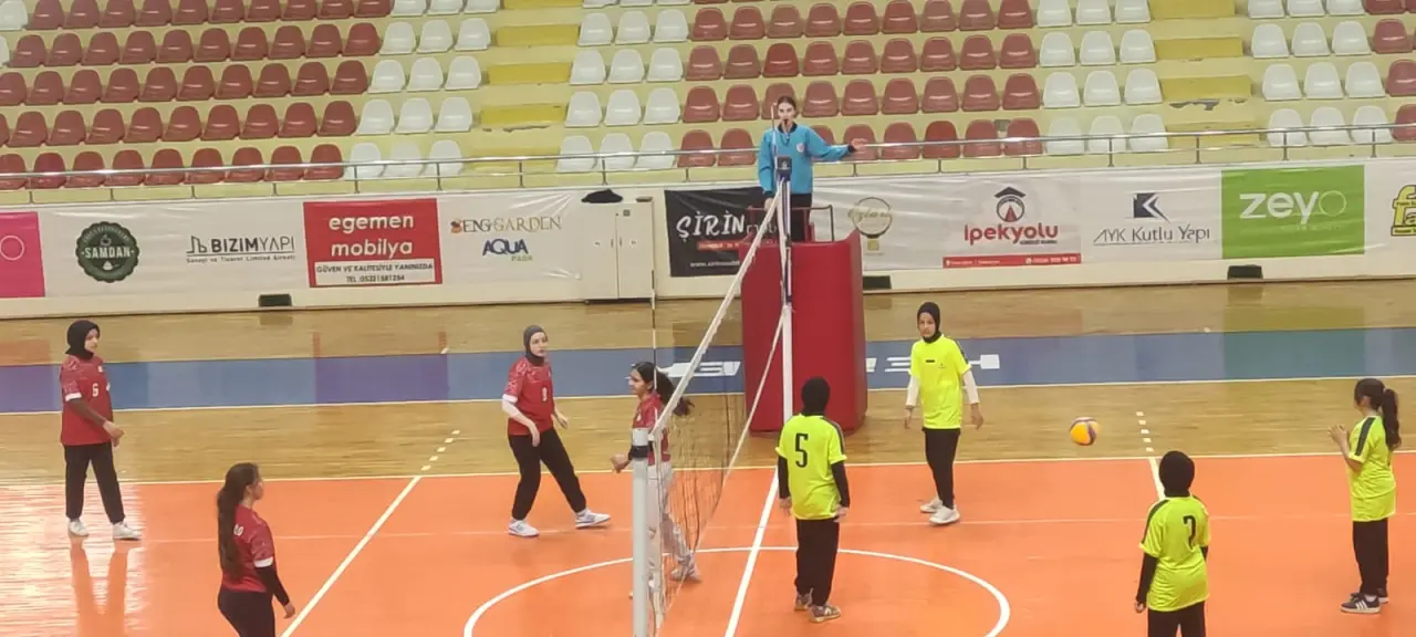 Haber: Yıldız  Kızlar Valeybol İlçe Birinciliği Müsabakaları başladı - Galeri-4