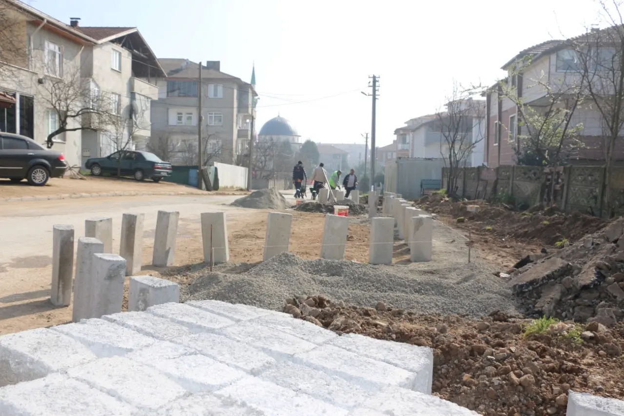 Haber: SOKAKLARDA KALDIRIM VE CEP PARK YAPIM ÇALIŞMALARI DEVAM EDİYOR - Galeri-1