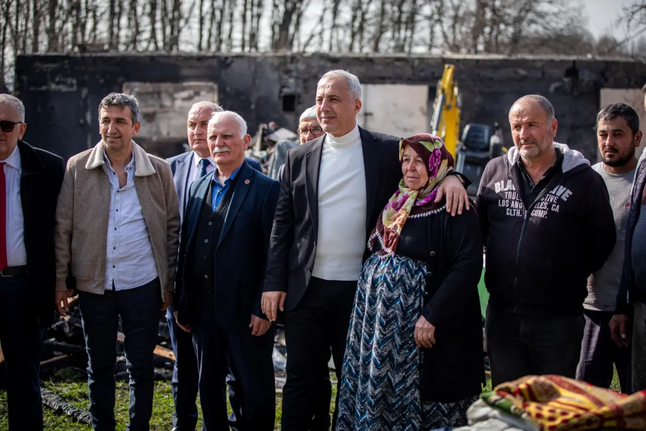 Haber: BAŞKAN BABAOĞLU’NDAN EVİ YANAN AİLEYE ZİYARET - Öne Çıkan