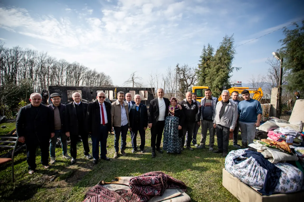 Haber: BAŞKAN BABAOĞLU’NDAN EVİ YANAN AİLEYE ZİYARET - Galeri-1