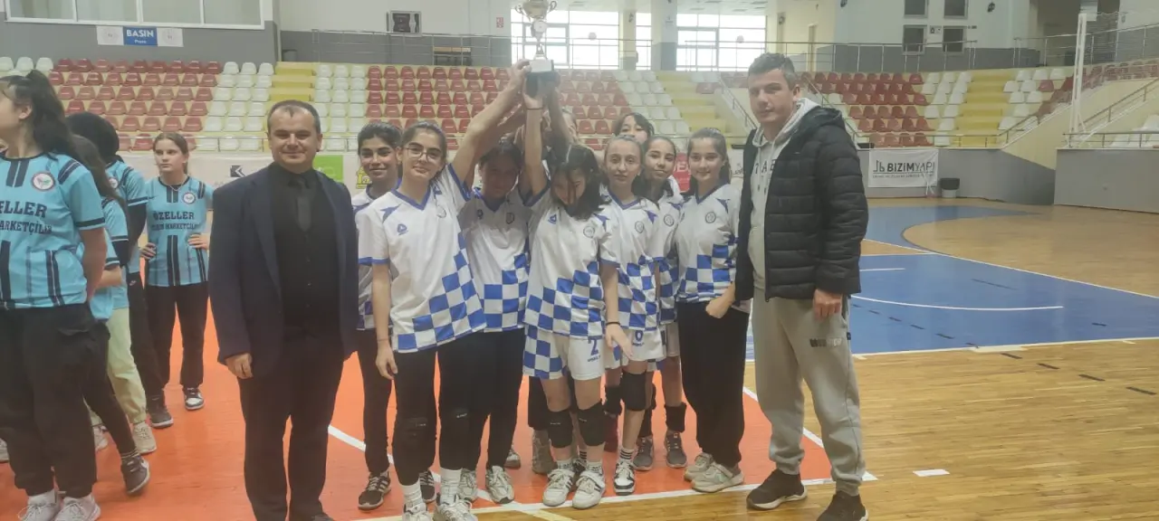 Haber: 2023-2024 yıldız kızlar voleybol sonuçları - Galeri-6