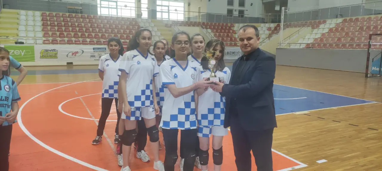 Haber: 2023-2024 yıldız kızlar voleybol sonuçları - Galeri-7